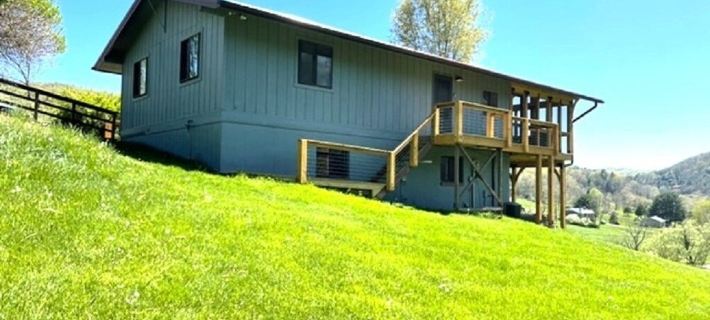 Lost River Swiss Cottage/10 acres/Private Dog Park/Streams Hotels in Hardy County