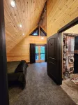 Bear Paw Cabin on the Lake, with Private Water Access, Quiet Getaway Sleeps 6