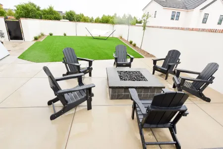 Black Ridge Villa near Sand Hollow & Zions. Sleeps 32. Private pool & hot tub.