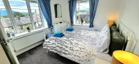 Porthmadog, Mountain Views, 5 Bedrooms, 5 Bathrooms, Sleeps 11 Hotels in Porthmadog