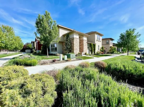 The Greenbelt Getaway- Views, Pets, Games, Fun!