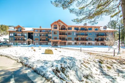 Slope-side Luxury Penthouse-Level Ski-In/Out Cranmore Mtn Condo!!
