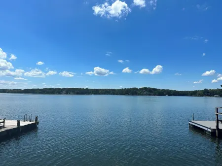 Peaceful Lakefront Studio on High Rock Lake