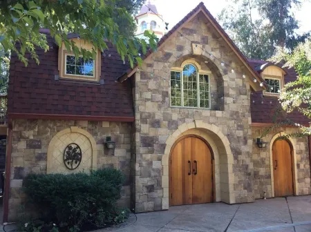 Mankas Barrel Room Cottage located in the hidden gem of Suisun Valley, CA