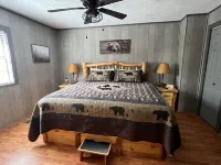 Cozy 2BR/1B cabin overlooking a beautiful creek with access to Catoosa WMA.