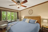 Pet Friendly, Fenced Yard, Hot Tub and Game Room! Close to Hiking and Beech Ski!