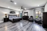 Complete Tropical Staycation,Heated Pool, Pool Table, 5 Bedrooms, 9 Beds, 4 Bath - 民泊