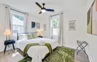 The Artist-cute 2/1 and only 8 minutes to downtown