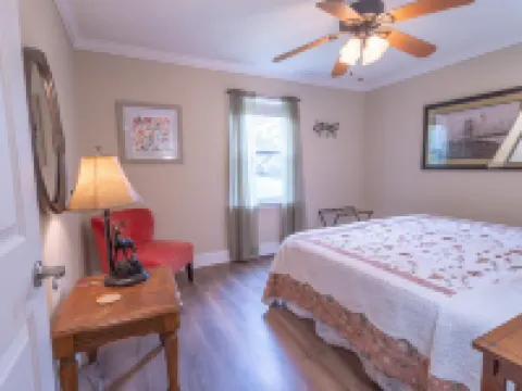 Ada-Friendly Estate Cottage • 2 King Beds • Quiet Retreat Hotels in Mars Hill