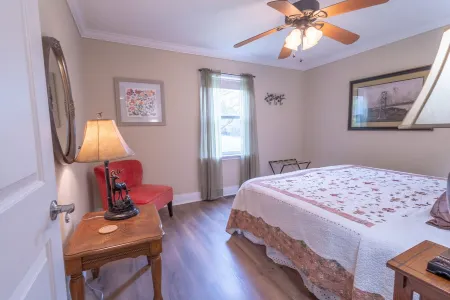 Walk your dog to Mars Hill University and Town Center from the Cascade Cottage