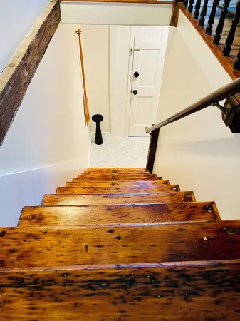 The little Chestnut.  A charming historic apartment in Downtown Chester