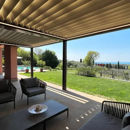 Charming rental villa, magnificent views of Lake Garda, park and private pool