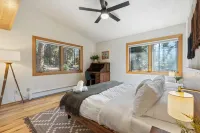 Hot Tub - Game Room - 14 beds - Across from Lake Tahoe