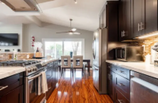 Newly Renovated Modern Home w/ Pool, Jacuzzi, Pool Table - Close to All