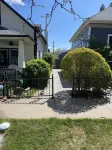 1890 Graystone Cottage behind Historic Home short walk to Downtown & Whiskey Row Отели рядом с достопримечательностью «the spot... a Child's Museum»