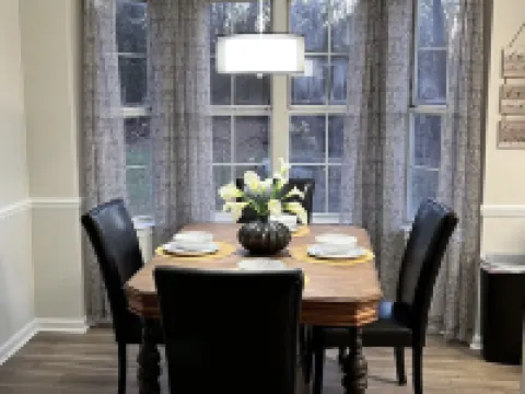 CENTRALLY LOCATED - 4 bedroom- Hancock House - Pet Friendly. 1 gig internet. Hoteles en Gallatin