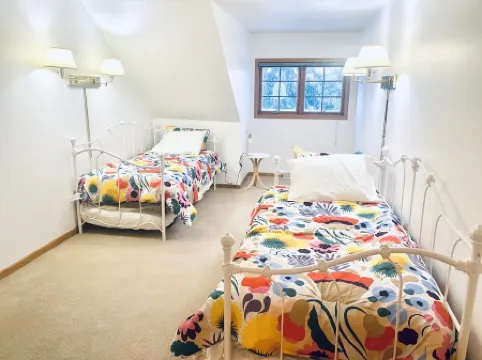 Wonderful 3 bdrm 3 bath condo w great views & tons to do! Brand new Central AC!