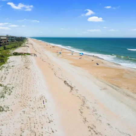 622 Oceanfront Surf Villa: Calm & Cozy Retreat with Vintage Charm by the Sea