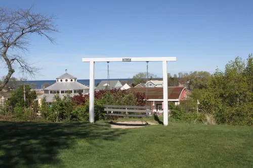 Beach Condo downtown St. Joseph Waterfront District. Five Stars!! - Beach