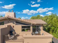 West Sedona - Private Balcony with Red Rock View Close to Trails, Shops, Dining!