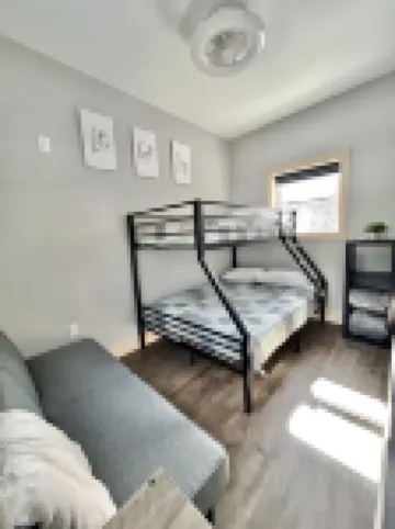 J19 South • Direct Trail Access  • King Suite • in Town • Fast WiFi • Sleeps 7