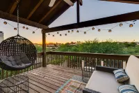 Sage House, Pool, 75" TV, Kid friendly, Coffee Bar, Bike Path, Parks & more