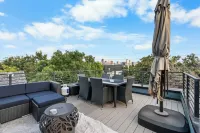 Spacious LoHi Home With Denver Skyline Rooftop Views