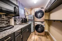 Luxury Studio Suite. Walking distance to UBS Arena Hotels in Elmont