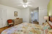 Ground Level Condo Near the Pool!