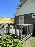 Harper’s Hangout- Cute, cozy Caseville cottage! Hotels near Dizzy Daisy Winery and Vineyard