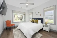 Luxury Waterfront Getaway Hotels near Western Carolina University