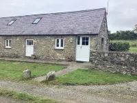 Cosy, comfortable, quiet location, close to Pembs coast path,