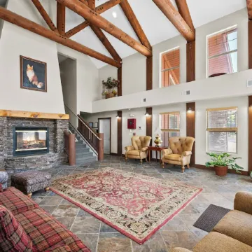 Cozy Fireplace, Hot Tub, & Garage 3 Minutes to Deer Valley East Village & Skiing