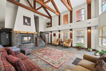 Gorgeous Mtn/Lake Views, Cozy Fireplace, Hot Tub, Near Park City & Deer Valley