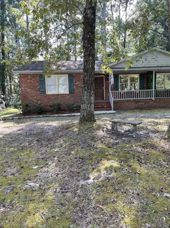 Boardwalk Beach Bungalow!10 minutes to Wrightsville Beach. Minutes to downtown. Отели рядом с достопримечательностью «Университет Северная Каролина в Уилмингтон»