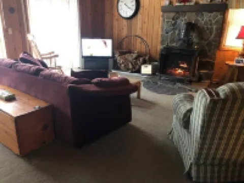 Private Lakefront Log Cabin