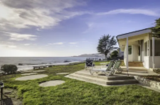 Sunrise to Sunset Views • Cayucos Beachfront Home
