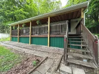 Triple Creek Hideaway is located so close to hiking trails and ski resorts!