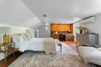 Hat Shop House:  Charming Retreat in the Heart of New England.  Family friendly.