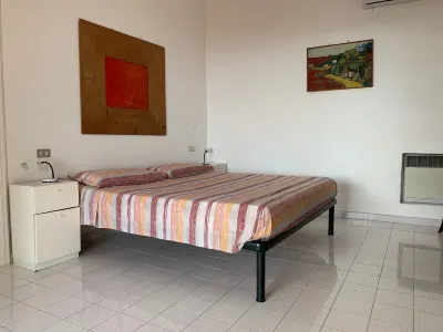 House with pool 100m from the sea, 500m from the spa of Poseidon. Hotel in zona Giardini Poseidon Terme