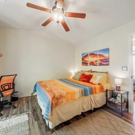 Well appointed condo close to trails with pool and hot tub. Enjoy the views