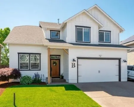 Beautiful Modern Farmhouse Hotels in Keizer