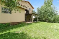 Apres’ Ski here. Location,location. Spacious,clean,well appointed home. Hot tub.