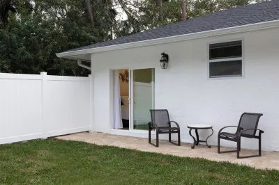 Spacious Modern 1B Studio w Patio, W&D