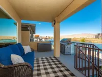 2900sf Riverfront home,no wake zone,5 bdrm, 4 bath Sleeps14,games, Sandy Beach!