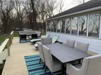 Earls Landing -Riverfront Cottage!