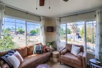 Chic, yet playful boho bungalow near everything!