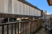 Ideal for couples with a central location steps from everything!