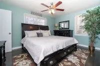 Charming 3 bdrm w/ GAME ROOM & King Sized Bed and TV in Every Room Hotels near Houston Church