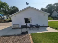 Cozy cabin in adorable Genoa with AC, WiFi pet friendly and close the river.